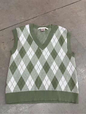 Max Studio Olive Green and White Argyle V-Neck Sweater Vest